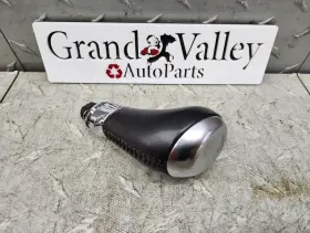 242.gm1t15 Chevrolet 2014-2017 Chevy Ss Sedan Automatic Shift Knob Handle With Clip Used Oem Some Wear