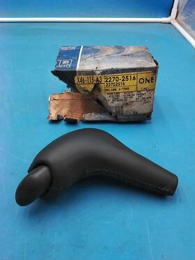 General Motors 22702516 New Gm 00-04 Oldsmobile Alero Graphite Gray Vinyl Automatic Shift Knob Ebony