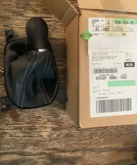 24256964 Gm 2010 - 2015 Chevrolet Camaro Ss Manual Shifter Boot And Knob Black Leather New Oem