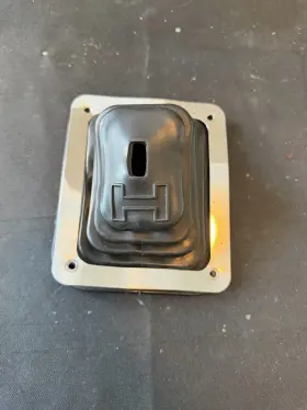 Huu-1144580 Hurst Used Shift Boot And Bezel For Flat Style Shifter