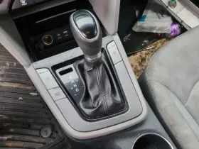 242.hy1r17 Hyundai Elantra 2017 Transmission Shift 6268147