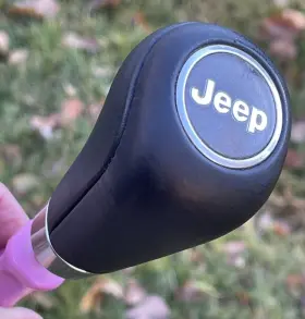 E1101281 Jeep 2011-2013 Grand Cherokee Shifter Knob Black Leather Shift