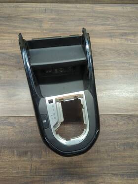 Kia 84624-m7310 2019-2022 Forte Gt Center Console Shifter Trim Bezel Oem 84650-m7300