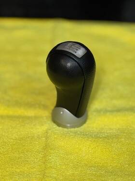 Nissan 896.da1v07 03-09 350z M/t Shift Knob Black Oem 32865-cd005