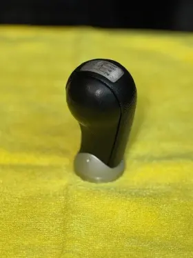 32865-cd005 Nissan 896.da1v07 03-09 350z M/t Shift Knob Black Oem