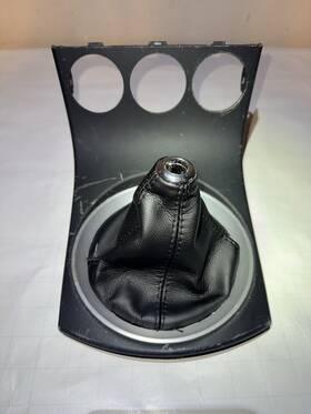 Nissan 96913-cd000 2003-2005 350z Manual Shifter Bezel With Leather Boot