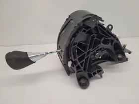242.gm2l10 Pontiac 2010 Vibe Automatic Transmission Shift Shifter Gear Assembly