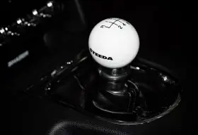 203-e226ulsi20 Steeda Shift Knob With Reverse Lock Out Fits White For 2015-17 Ford Mustang Gt Eco