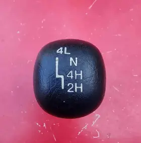 30027533 Suzuki 1989-04 Geo/chevy Tracker And Sidekick/vitara Oem Transfer Case Shift Knob