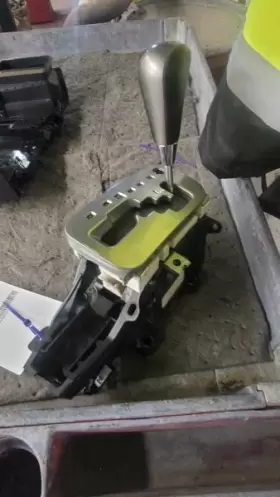 242.to1204 Toyota Shifter 4 Runner 2004 Transmission Shift 242.to1204 Toyota Shifter 4 Runner 2004 Transmission Shift
