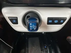 242.to1a17 Toyota Prius 2017 Transmission Shift 2049321