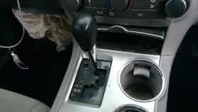 242.to1d11 Toyota Highlandr 2011 Transmission Shift 2059934