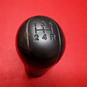 33504-20100-c0 Toyota Genuine 1996 - 2004 4runner Tacoma 5-speed Black Shift Lever Knob Used