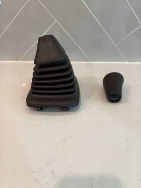 Toyota 58808-02020 1993-1997 Corolla Manual Transmission Shift Boot And Knob