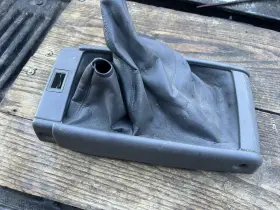 58811-89119 Toyota 1992-1995 4runner 3.0 5 Speed Manual 4x4 Shifter Boot And Bezel Oem