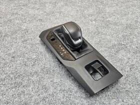 Toyota 58820-0e090 Grand Highlander 24-26 Transmission Gear Shifter Shift Knob Boot Trim Oem