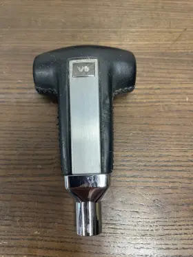 1005591 Volkswagen 2004-2010 Vw Touareg Shifter Knob Handle Leather V8 Logo Button Auto Oem
